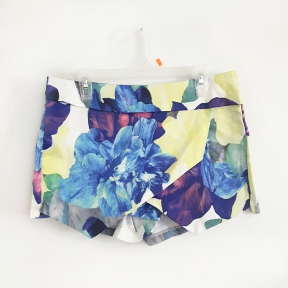 Floral Envelope Skort Shorts - Picture 2 of 4